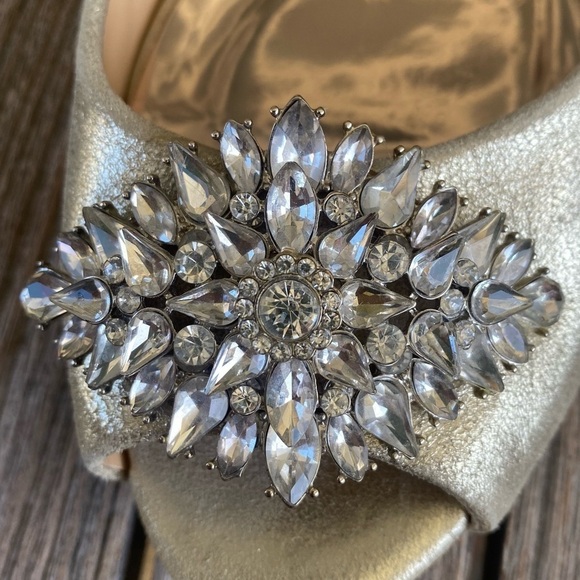 Badgley Mischka Taft Metallic Leather Rhinestone Open Toe Flat Size 8 Platino - Picture 15 of 16